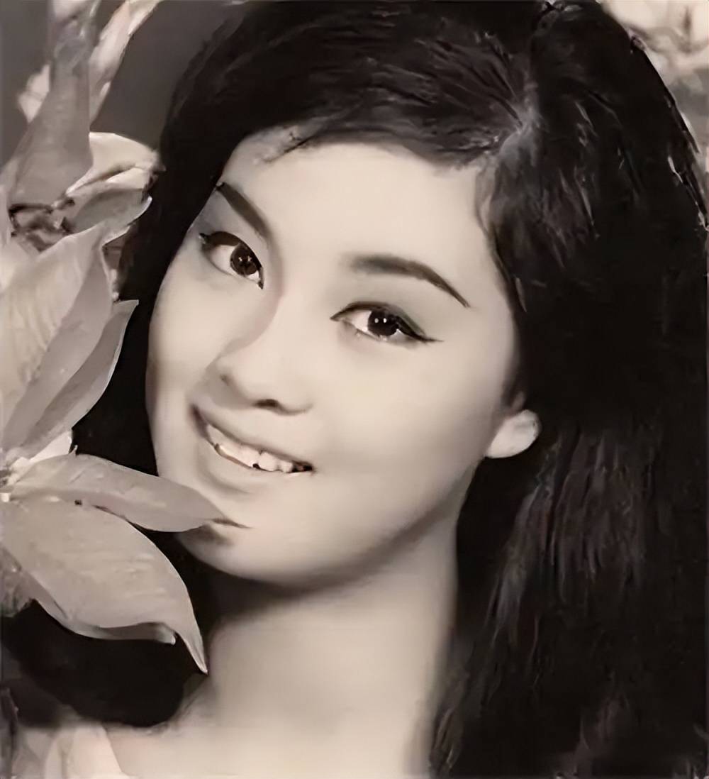 演员何莉莉:屡遭背叛却不分开,丈夫死后她的报复让阿三有苦难言