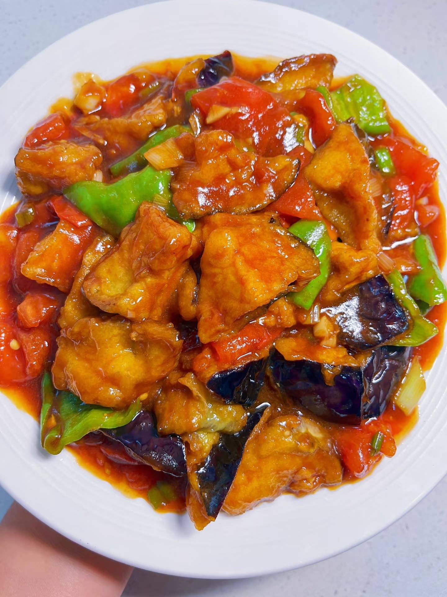 "红烧茄子这样做,色香味俱全,家人都赞不绝口!