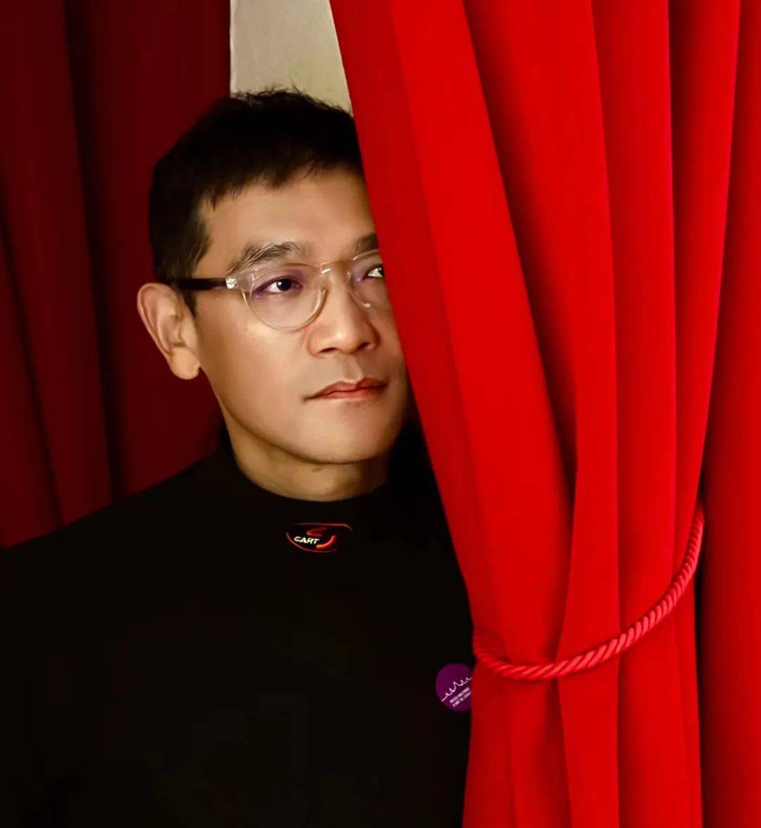 中国艺术家贾伟参展巴黎大皇宫第141届artcapital国际艺术展