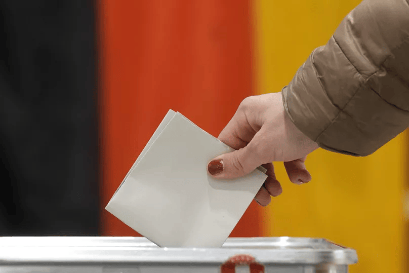 德国新大选：联盟党居首，组阁面临多重挑战，德国大选结果初现，联盟党得票率第一但组阁不易