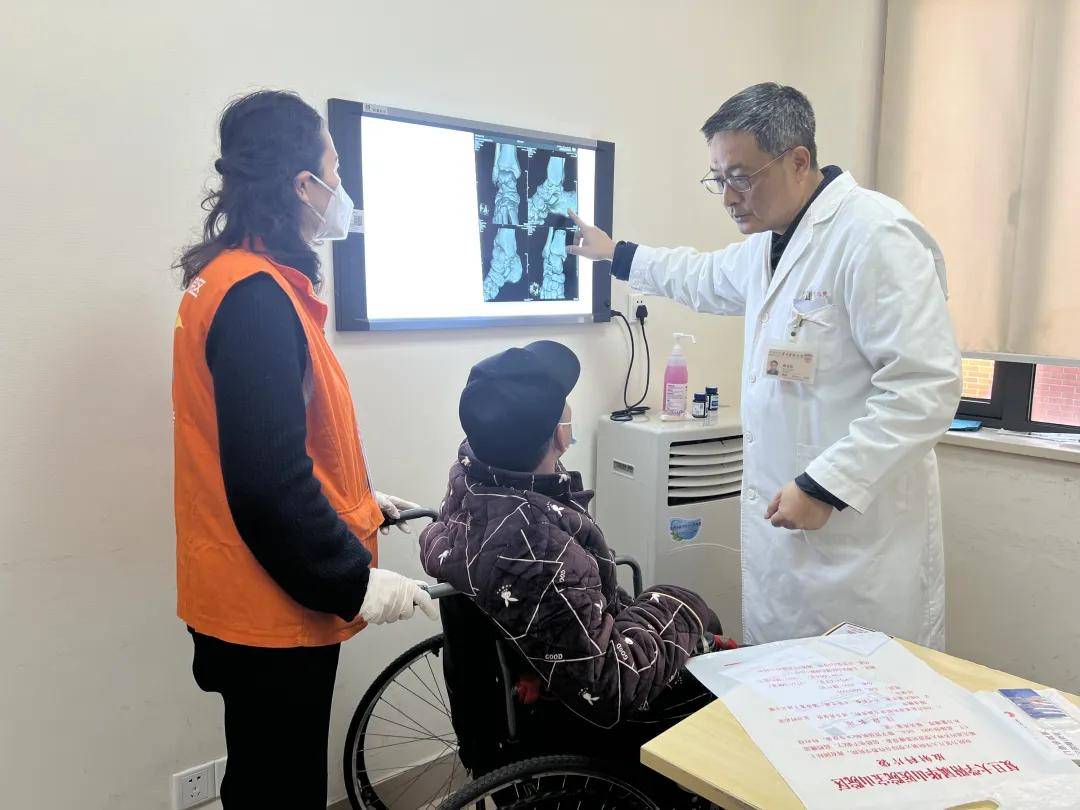 北大医院、医院陪诊，健康咨询代挂专家号，快速办理，节省时间的简单介绍