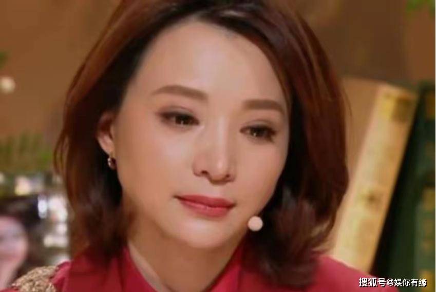 董卿与密春雷：那些影响她事业的大事 董卿密春雷感情婚姻：背后的争议与波折