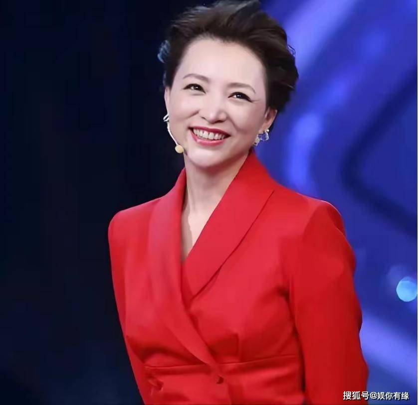董卿与密春雷：那些影响她事业的大事 董卿密春雷感情婚姻：背后的争议与波折