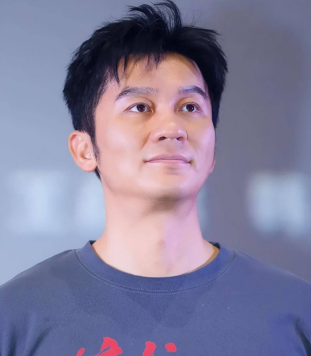 看了49岁陆毅和46岁李晨近照,才懂清爽和一脸横肉的区别