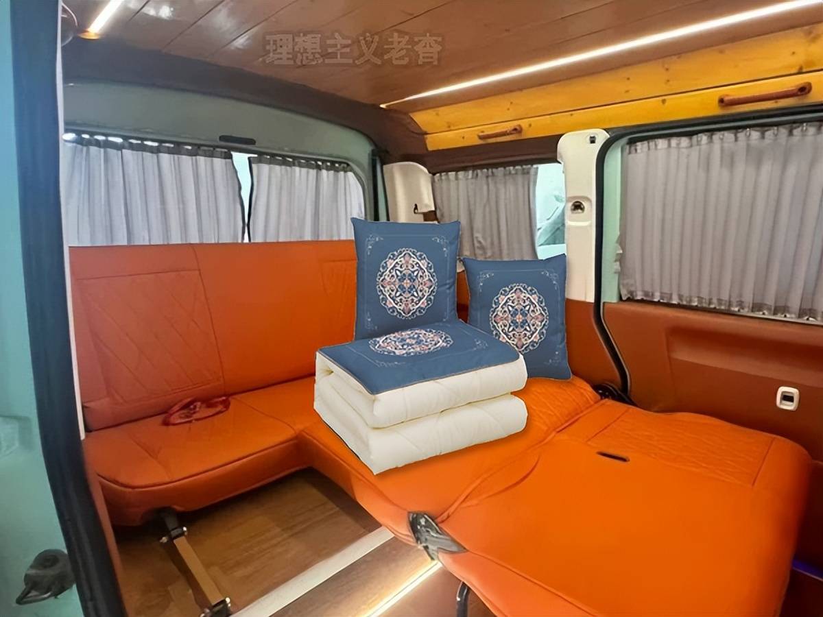 外清新内温馨,铃木浪迪改装简易床车,低成本小面包露营车更实用_搜狐汽车_搜狐网