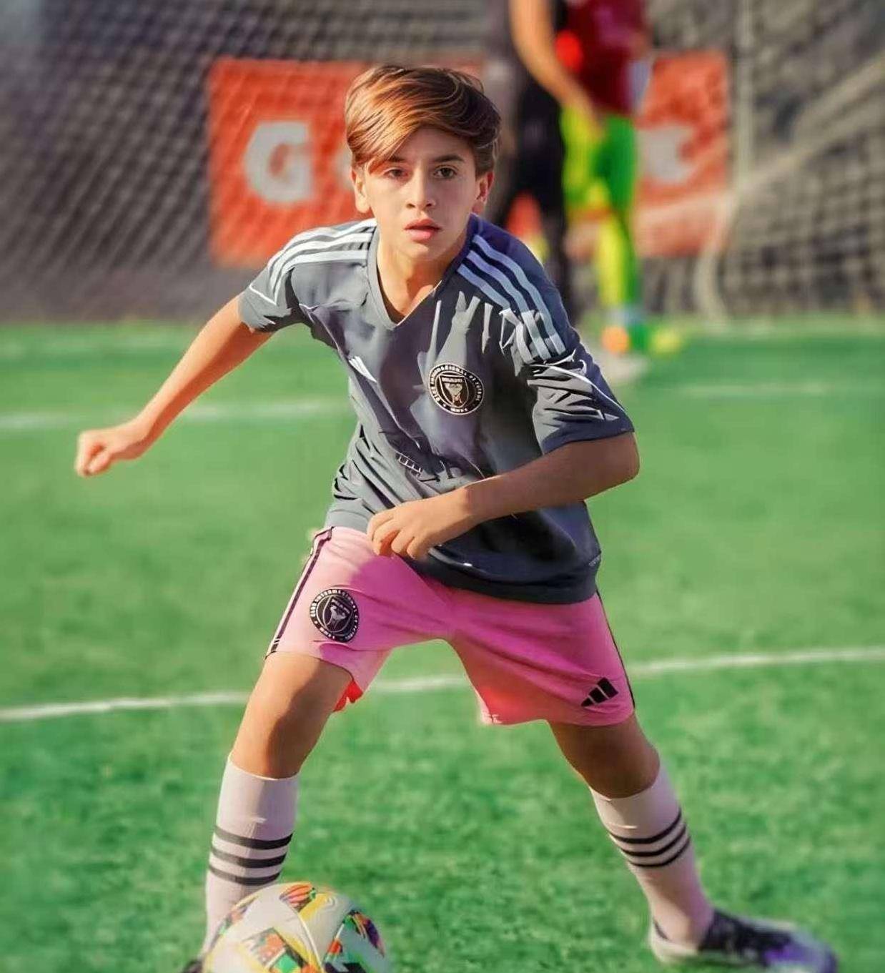 梅西家五口最新全家福!三儿子球场神操作,二儿子夺冠风云变换