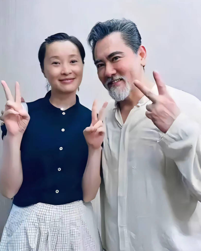 早年时的吴越曾和演员陈建斌有过一段恋情,据说两人交往长达五年,不过