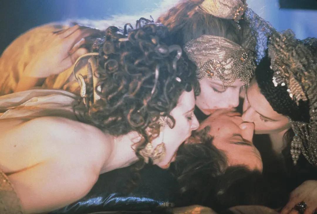 大尺度影片推荐!《惊情四百年》: 跨越时空的爱恋,直击你的心灵