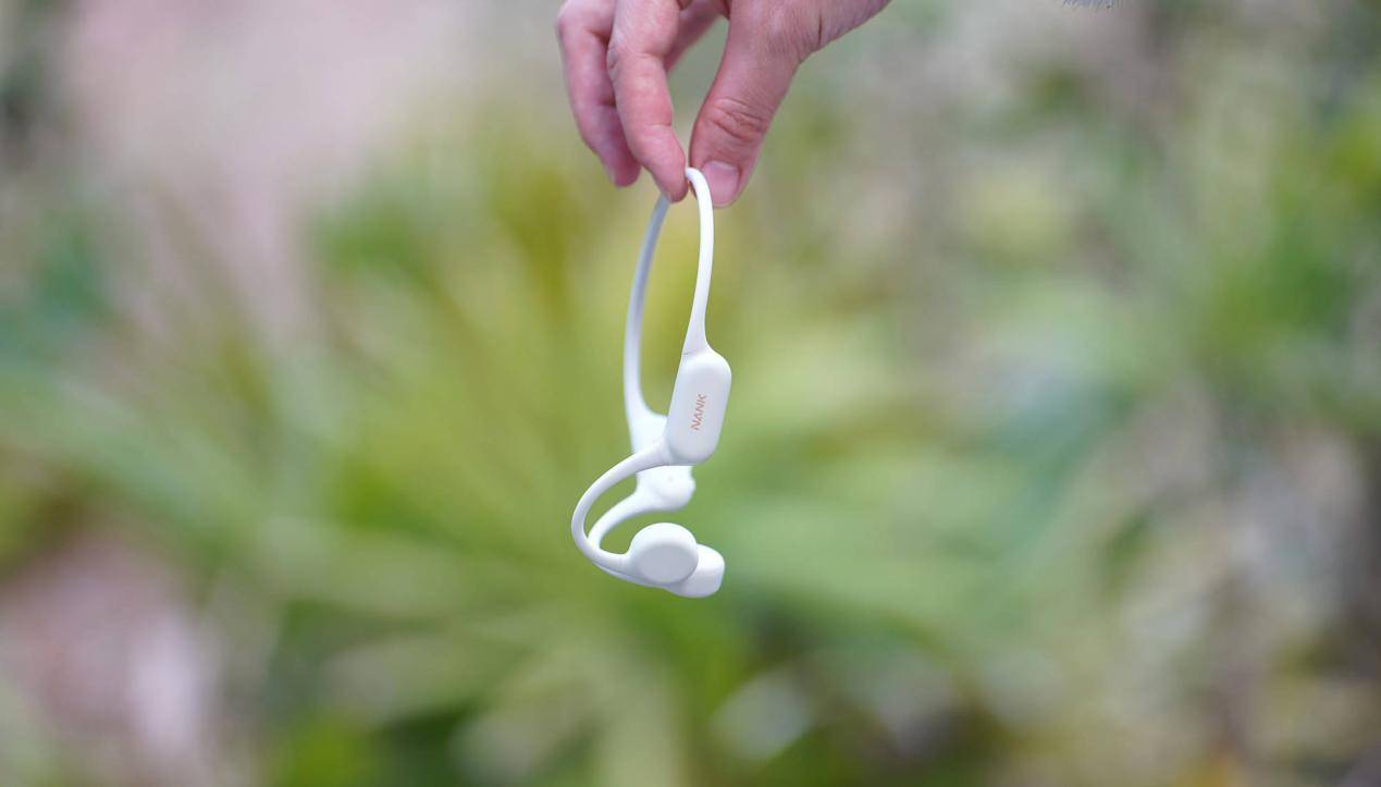 游泳耳机入耳式好,还是骨传导好?游泳耳机推荐品牌大揭秘!