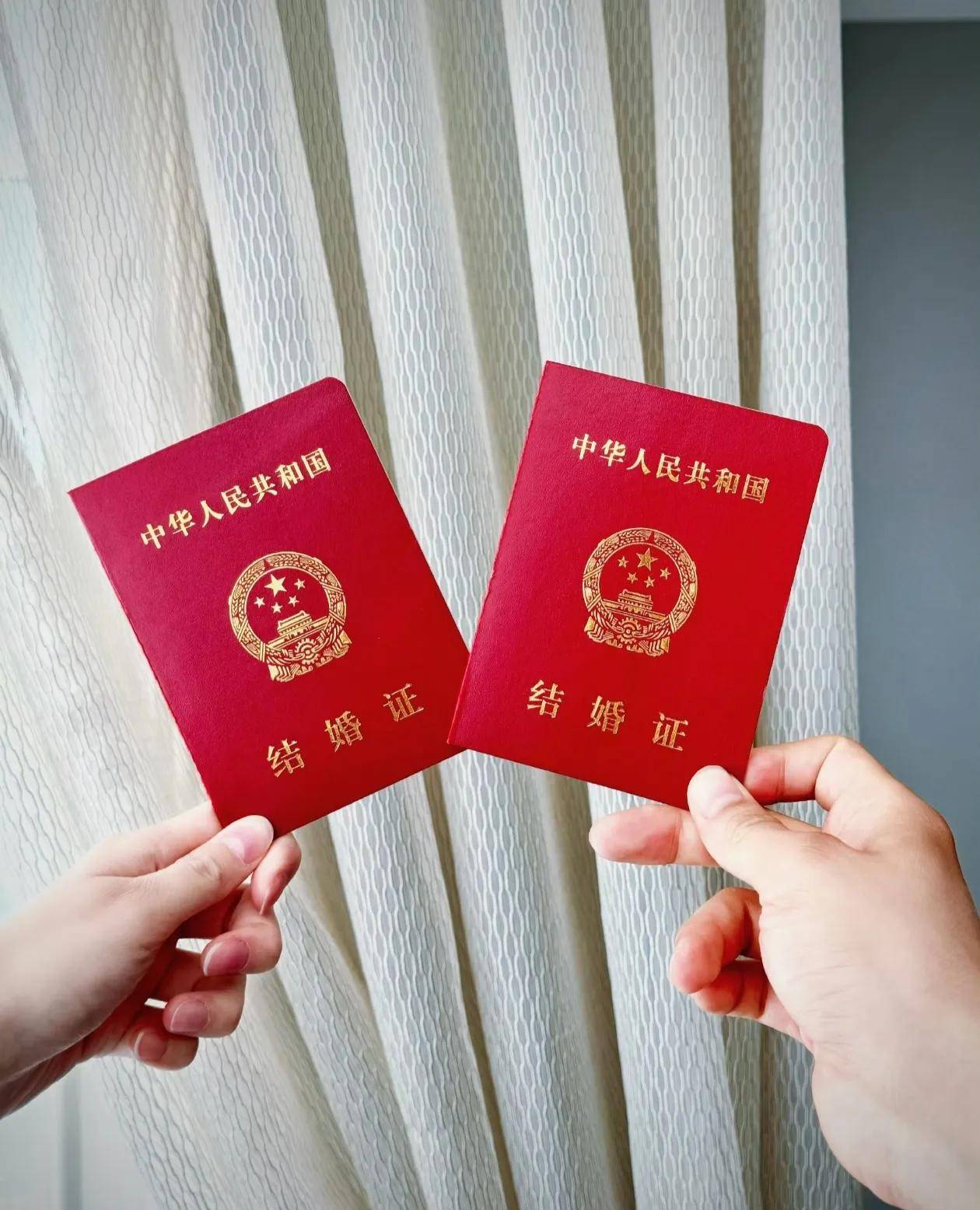 纯粹的感情挺好的,出道这么多年,徐艺洋从来没有绯闻,现在直接结婚了