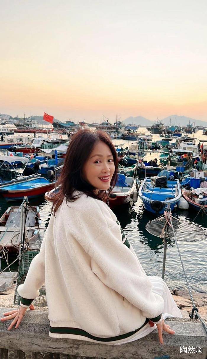港星梁小冰结婚25周年,晒与"马文才"合照!称幸福就是一起变老