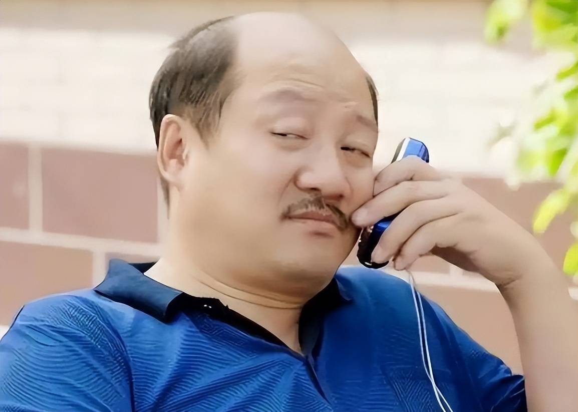 谢广坤绿幕下跳舞像"日本舞",形象辣眼引众怒,还能被原谅吗?