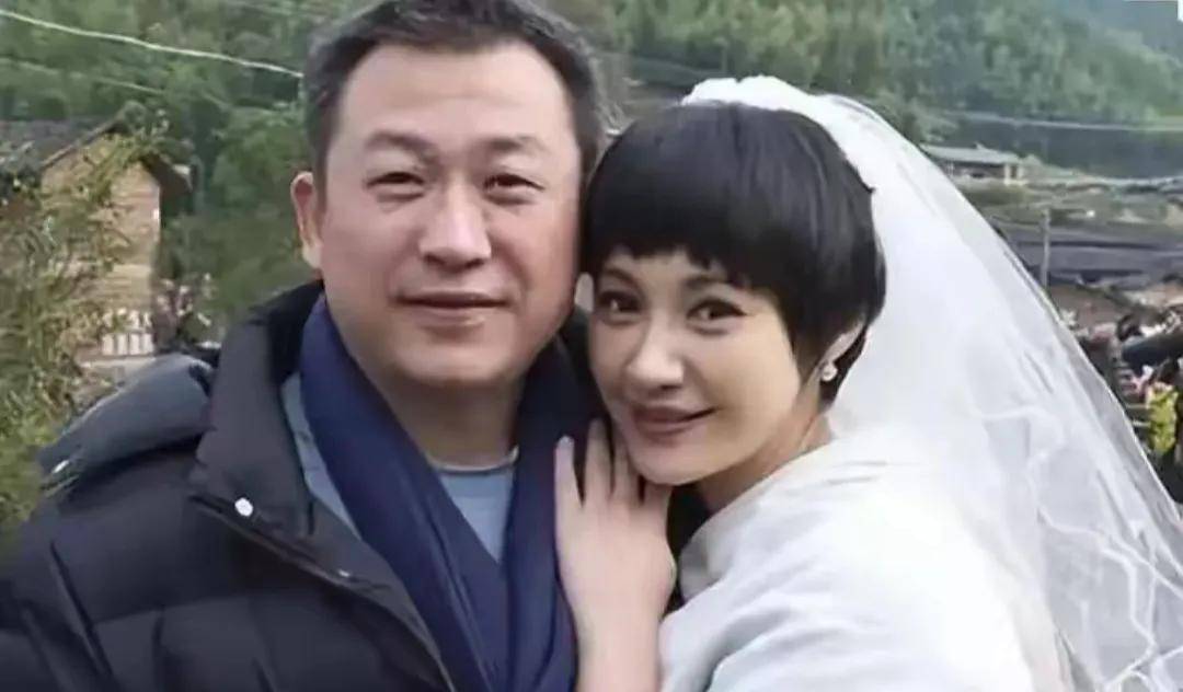 原创            演员杨雪定居南京，在豪宅养一条宠物狗 九只宠物猫 外加一只小鹦鹉
