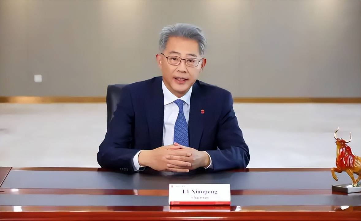 敢贷款给许家印的李晓鹏,家族式产业链的贪腐有多骇人听闻?