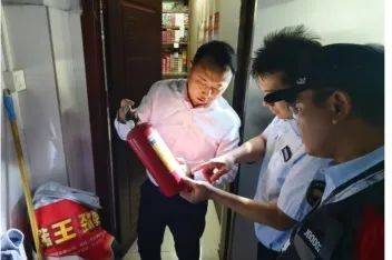 万江街道开展安全隐患夜查行动，多部门联合守护辖区安全，万江街道专项夜查行动：揪出出租屋与“三小”场所安全问题