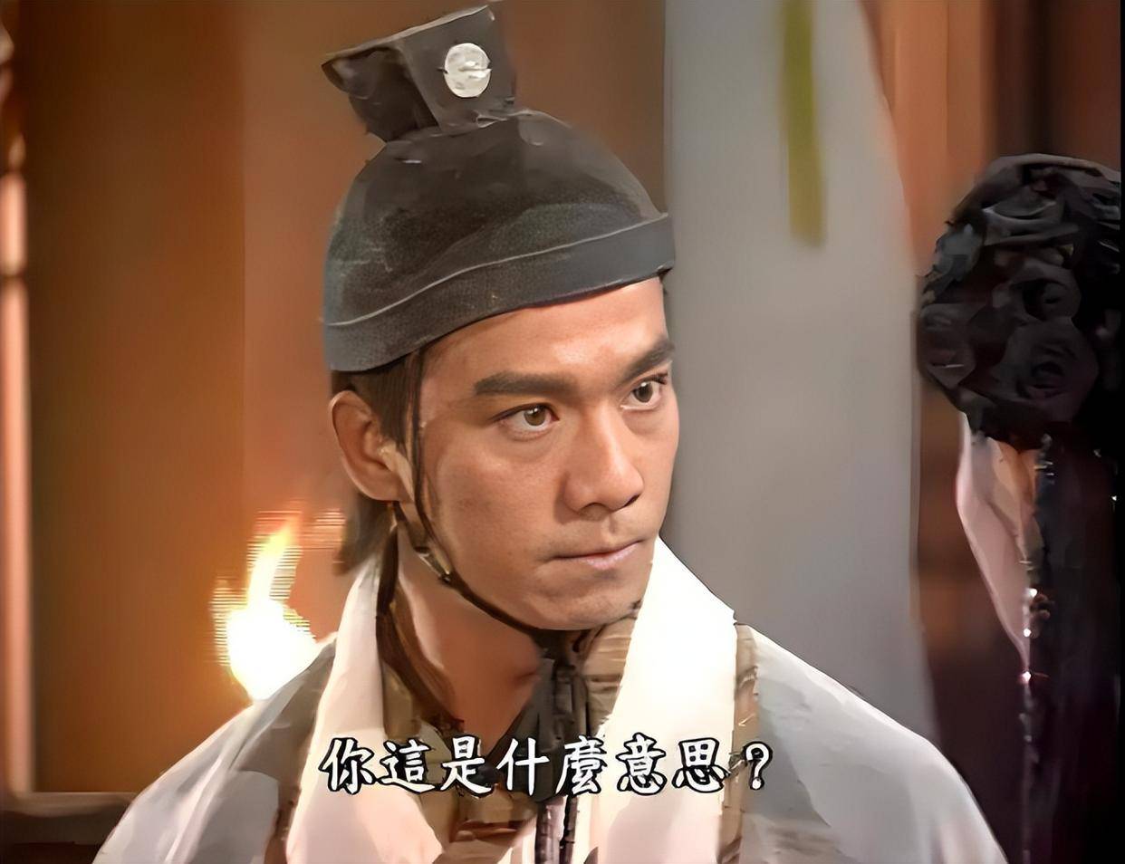 张振寰出生于1959年的台湾,起初他在电影行业担任制片人,随后又作为武