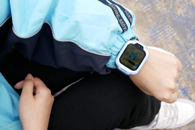 REDMI儿童手表评测：可戴可挂，微信护城河，守护孩子成长每一步