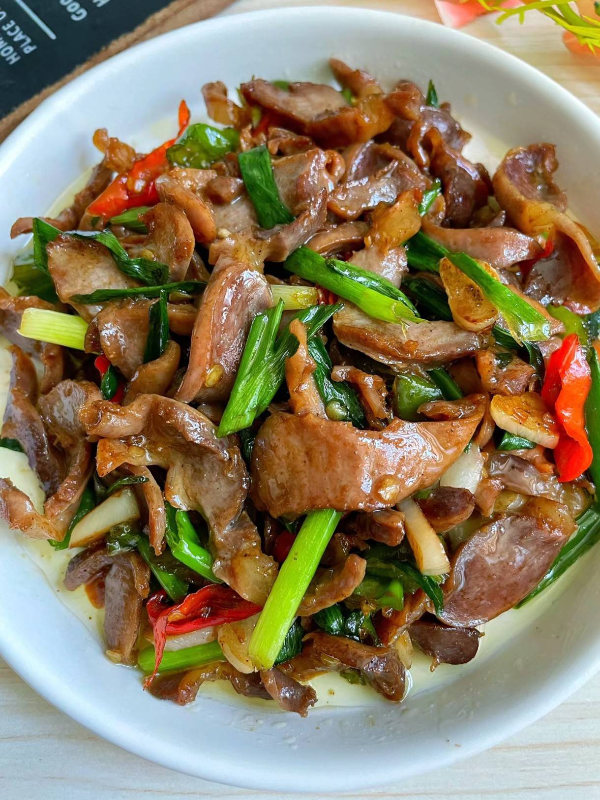 一口入魂!辣椒炒鸡胗家常做法,新手秒变厨神