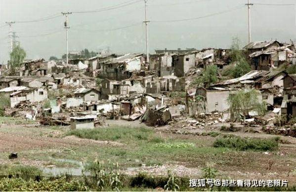 70年代汉城清溪川：从历史动脉到臭水沟的转变