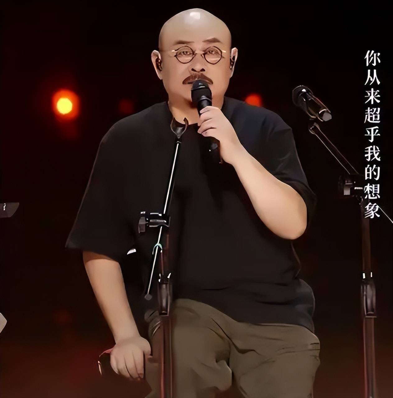 远离"造神"陷阱,官媒发文下场辟谣,彻底揭开53岁刀郎真实现状