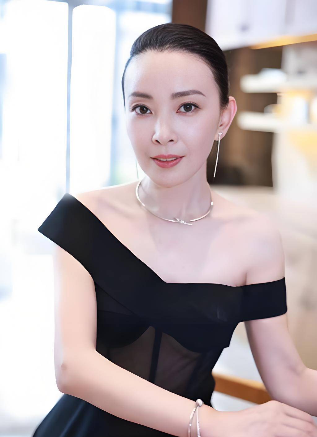 吴越,刘威葳等5位内地女演员:未婚,也可以活得精彩纷呈