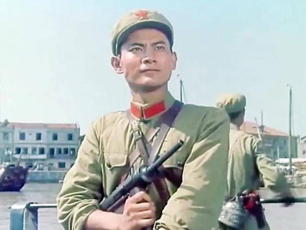 周国宾:《难忘的战斗》中被秤砣砸的警卫员,时隔49年变油腻大叔