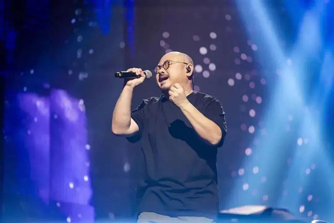 远离"造神"陷阱,官媒发文辟谣,揭开了53岁刀郎的"真实现状"