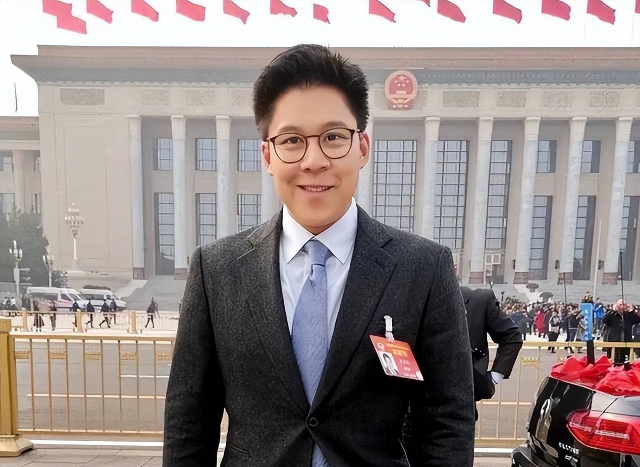 原创正式官宣45岁霍启刚再升职级别有点高打响反内卷第一枪