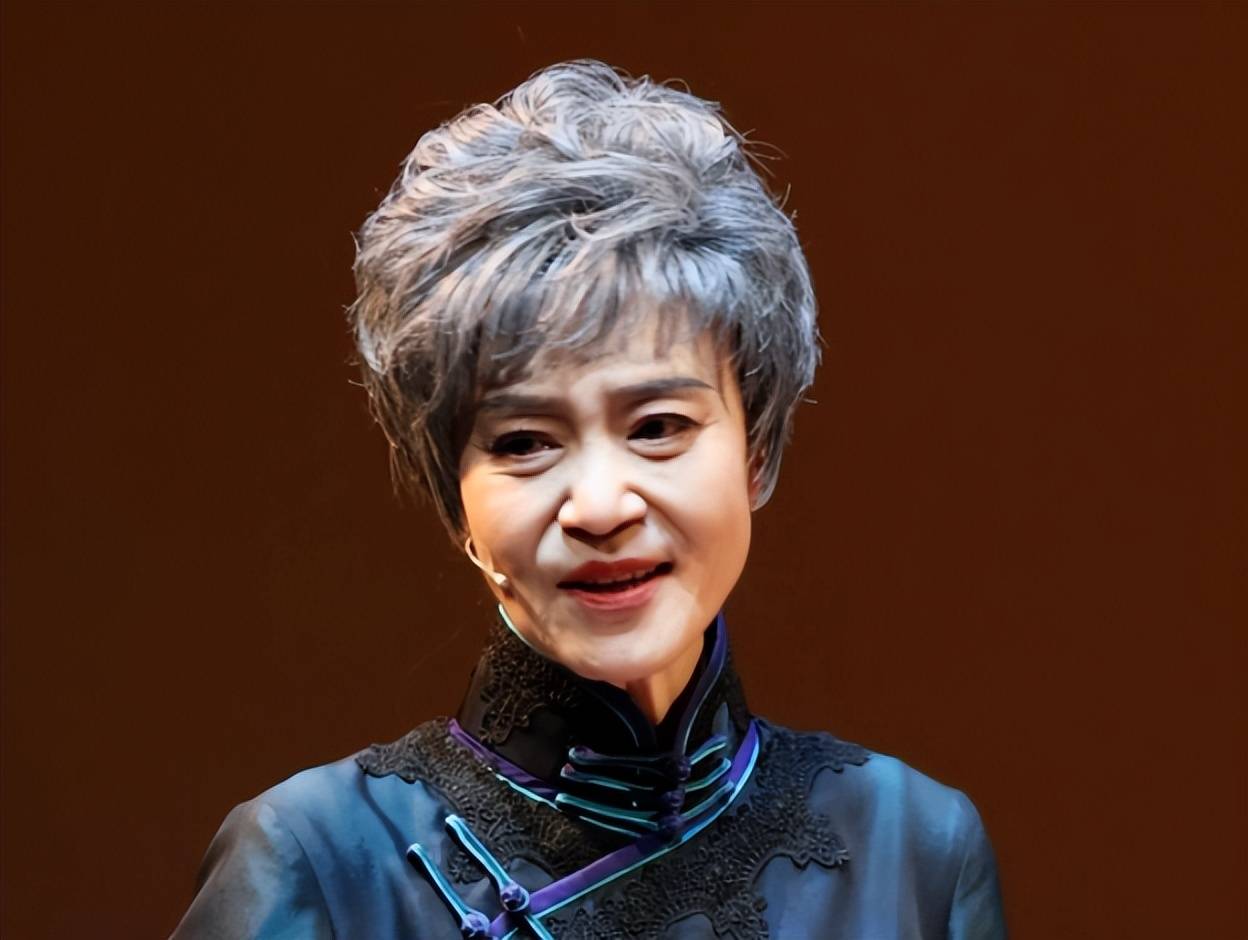 "无儿无女",晚年独居遗憾的5位女明星,有人一个月生活费2500