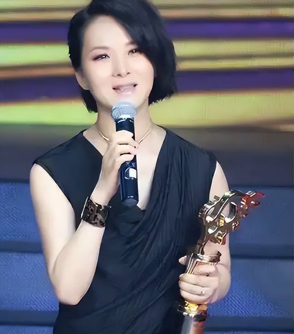 曾定居美国,回国捞金后惨遭驱赶,如今52岁的演员谢兰现状如何?