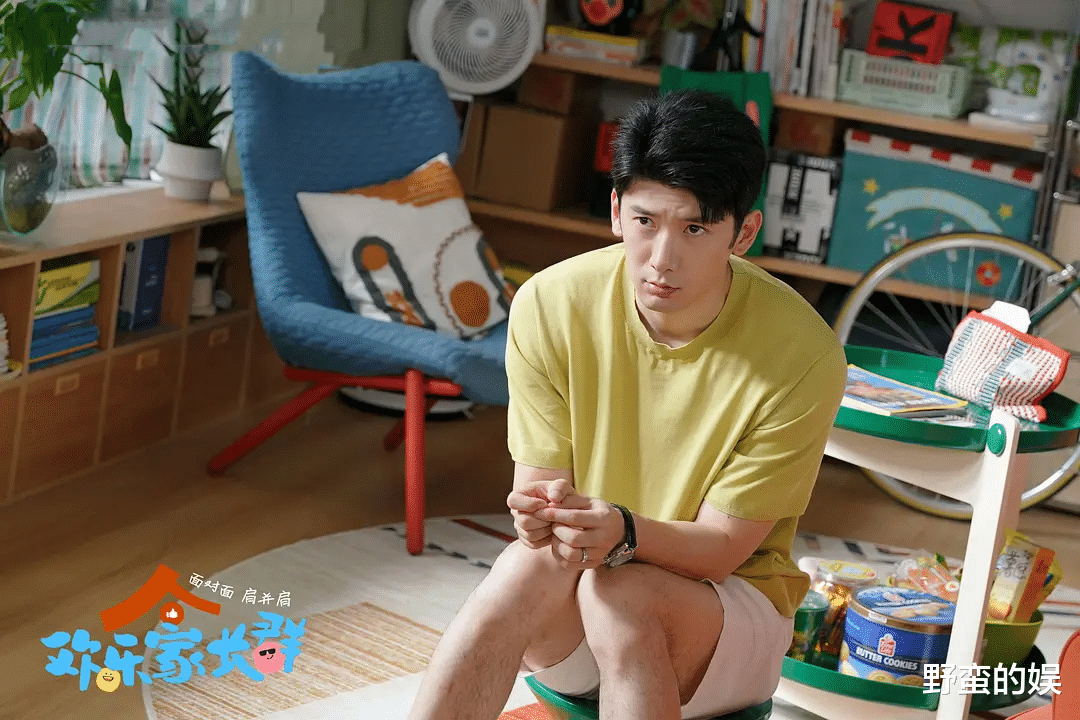 参考刘芮麟在《暴风眼》中与杨幂的"姐弟搭档",其表演风格擅长以细腻