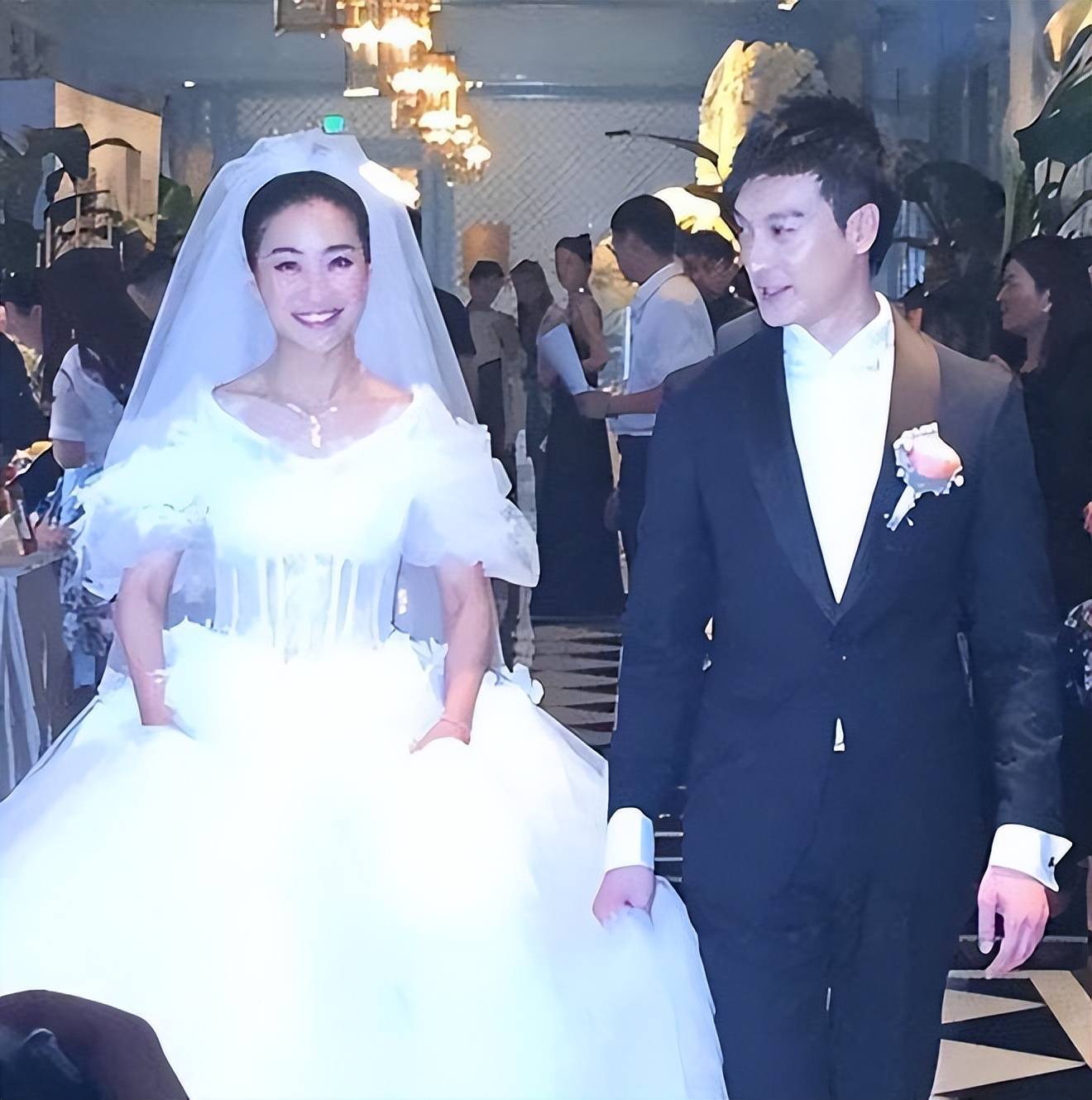 陶昕然自曝离婚,19年感情终画不美满句号,aa制婚姻惹争议!