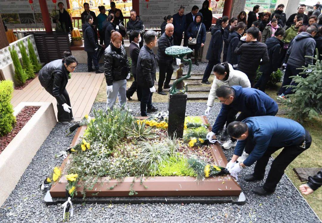 贵州首家升降壁龛葬在贵阳凤凰山启用