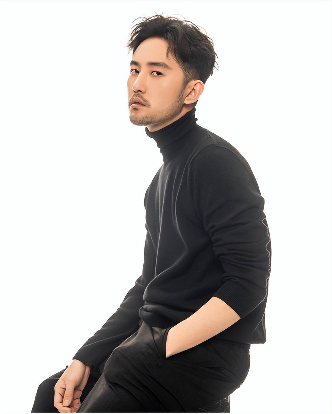 毛毅:选秀出道低调演戏,娶"军花"侯梦莎,如今爱情事业双丰收