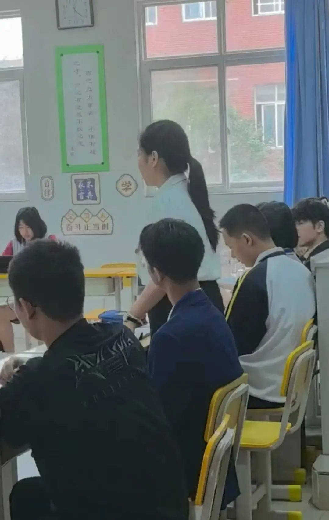哈尔滨市第一中学校模拟政协提案被采纳提交到全国"两会"