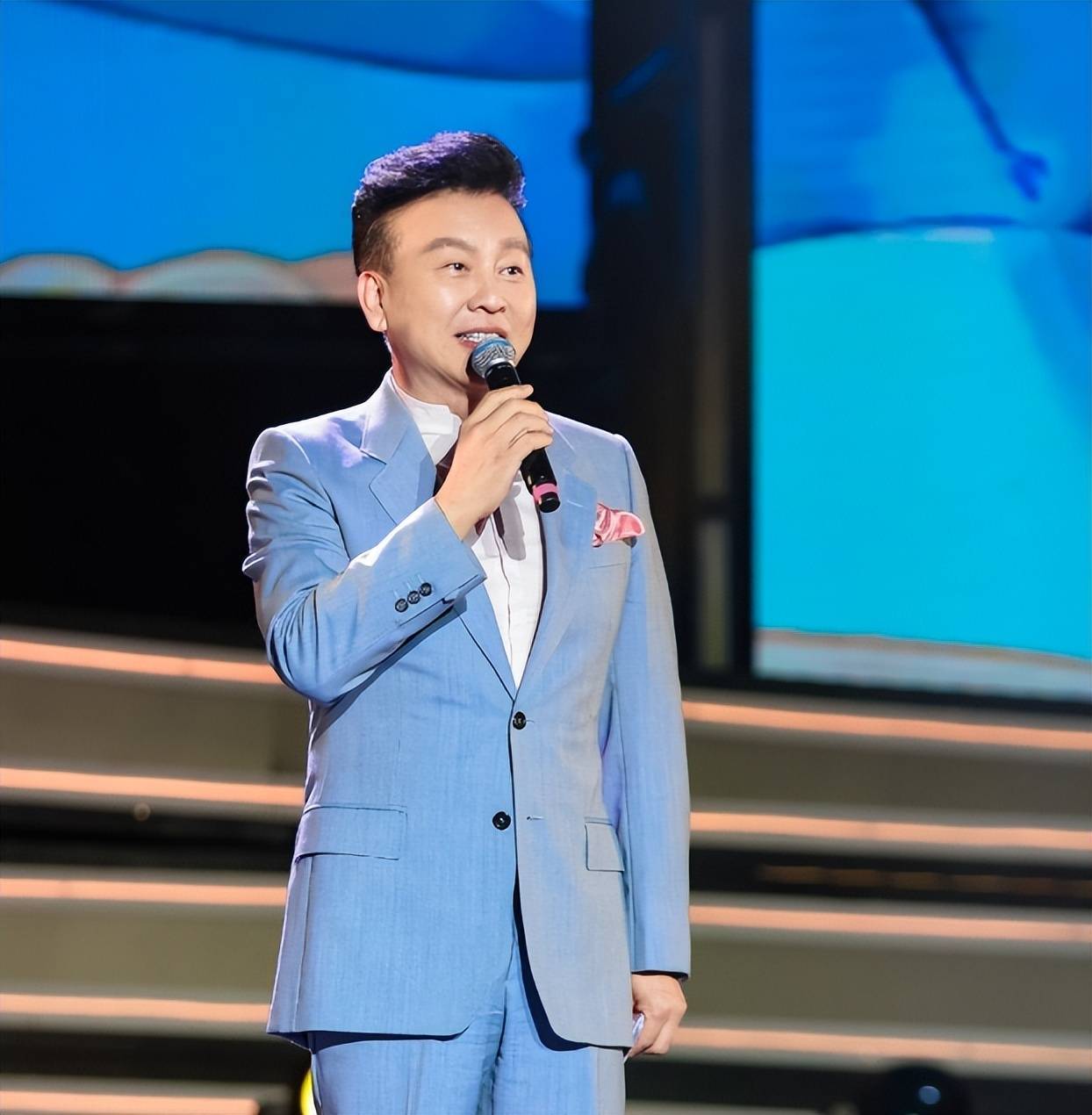 原创张泽群董卿父母就是我岳父母55岁当爸爸我永远都是河南人