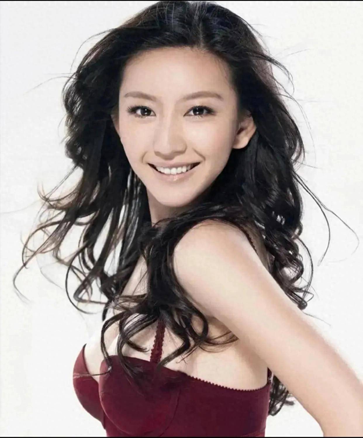 唐一菲_表演_生活