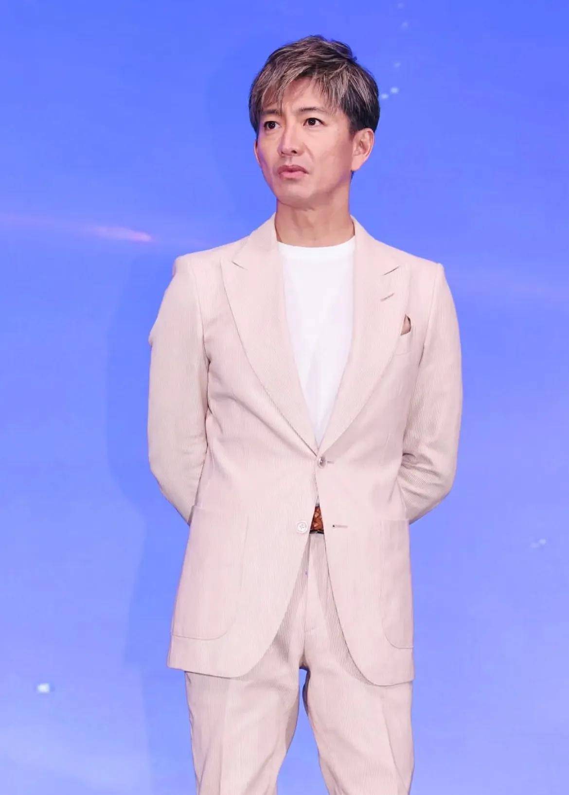 52岁木村拓哉无滤镜生图曝光:从"亚洲神颜"到"金角大王",他到底经历了