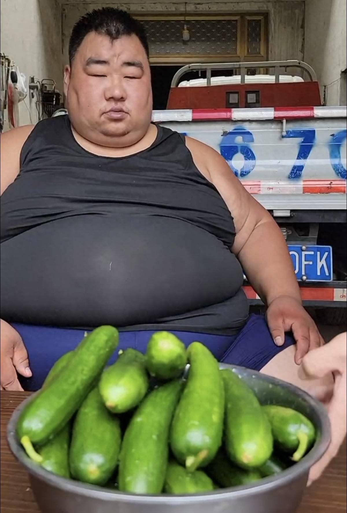 减肥真的是太难了!418斤的登封第一胖哥,十多年为了减肥啥都试过