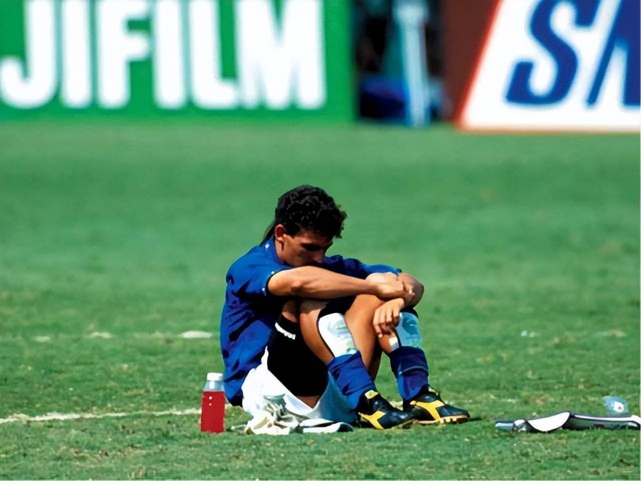 罗伯特·巴乔:从点球失误到永恒传奇,意大利足球诗人的传奇一生