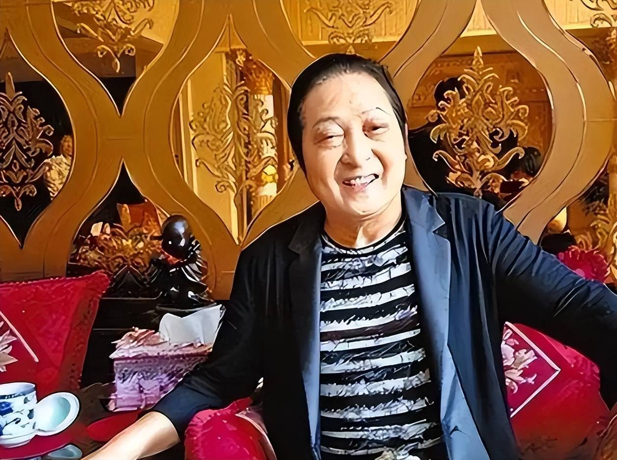 "气功大师"王林曾为几十名女星开光,用酒画符,荒诞度难以想象