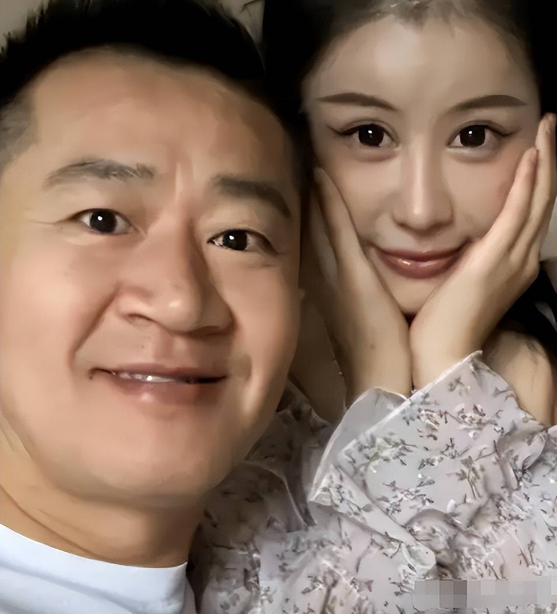 这一次老夫配少妻的残酷现实在41岁的李嘉明身上得到印证