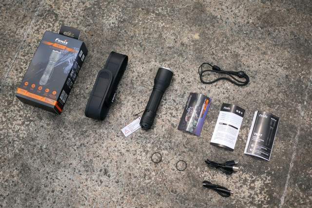 菲尼克斯 TK17 战术手电：暗夜中的光芒利刃