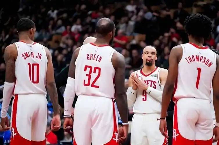 原创
            徐静雨看好勇士首轮晋级！直言火箭无明星球员，几乎是西部最弱的