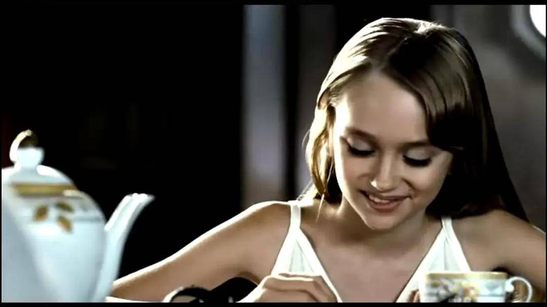 俄罗斯大尺度恐怖片,《尤伦卡》:小镇女校阴霾深,天使面庞下的黑暗