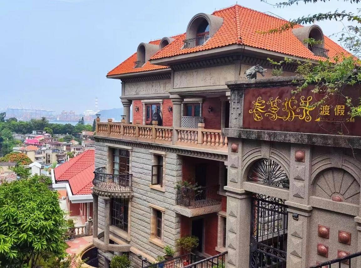 厦门鼓浪屿老别墅之春草堂,屋主是鼓浪屿70余栋建筑缔造者许春草