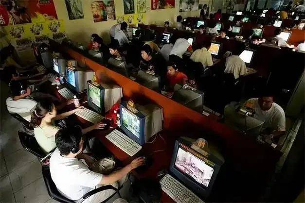 网吧加盟：游戏与青春的碰撞
