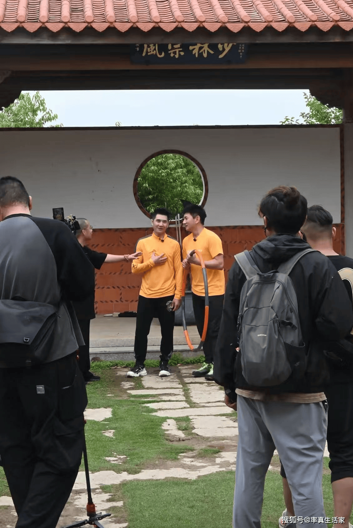 少林寺学习武术,圆润身材挑战金鸡独立,下盘挺稳