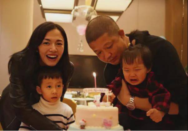 姚晨:和凌潇肃8年婚姻反目成仇,再婚嫁摄影师老公,如今怎样?