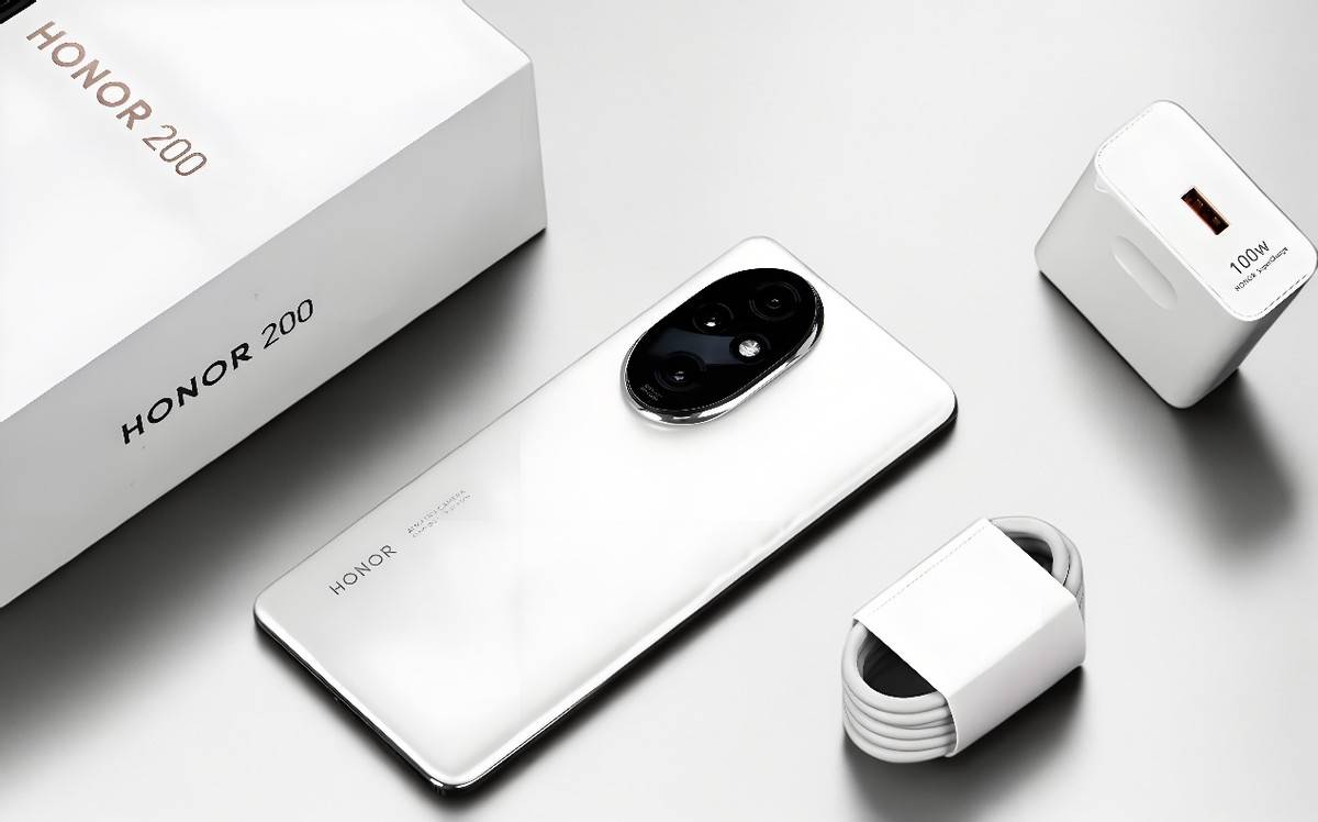 从2699元跌至1479元，三主摄+3840Hz+5200mAh，荣耀更良心了 